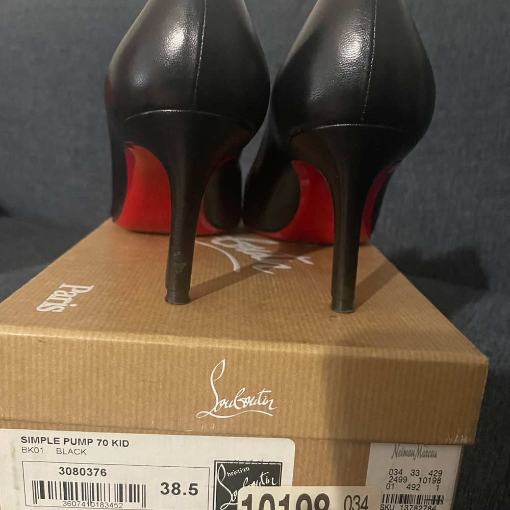 Christian Louboutin - Picture 3 of 7